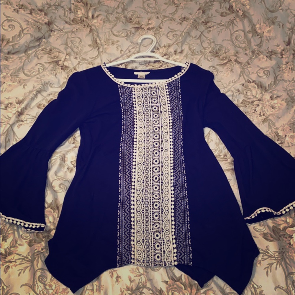 Women’s top (medium)